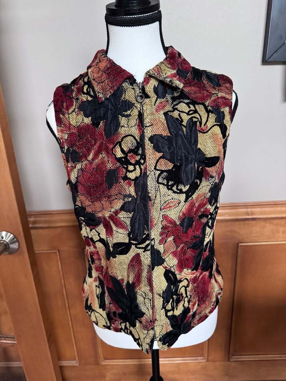 Christopher & Banks Floral Tapestry Zip Vest Size S Multi
